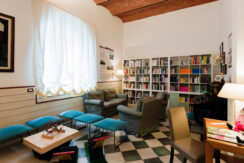 SALA DELL INGEGNO CON BIBLIOTECA E ZONA BAMBINI