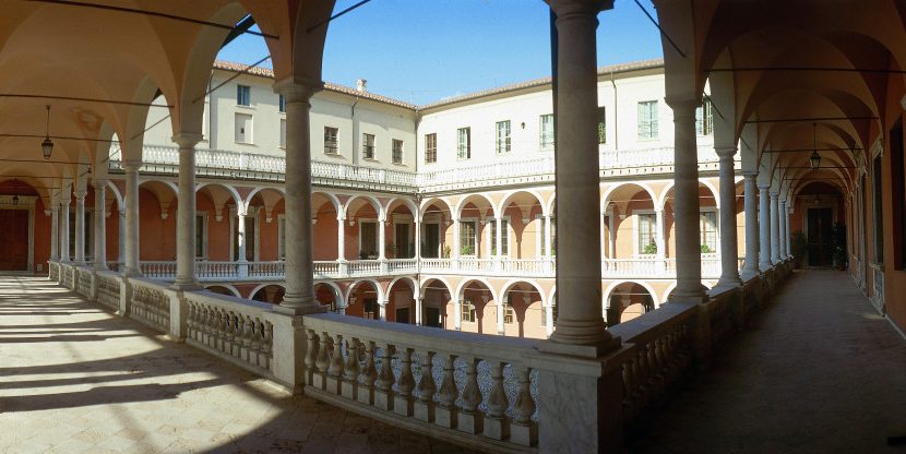 Palazzo_Ducale_loggiato_interno4